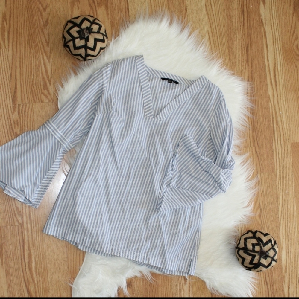Banna Republic Blue Stripes/Flare Sleeves Blouse M